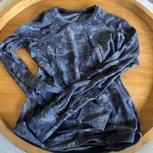 Lululemon running top